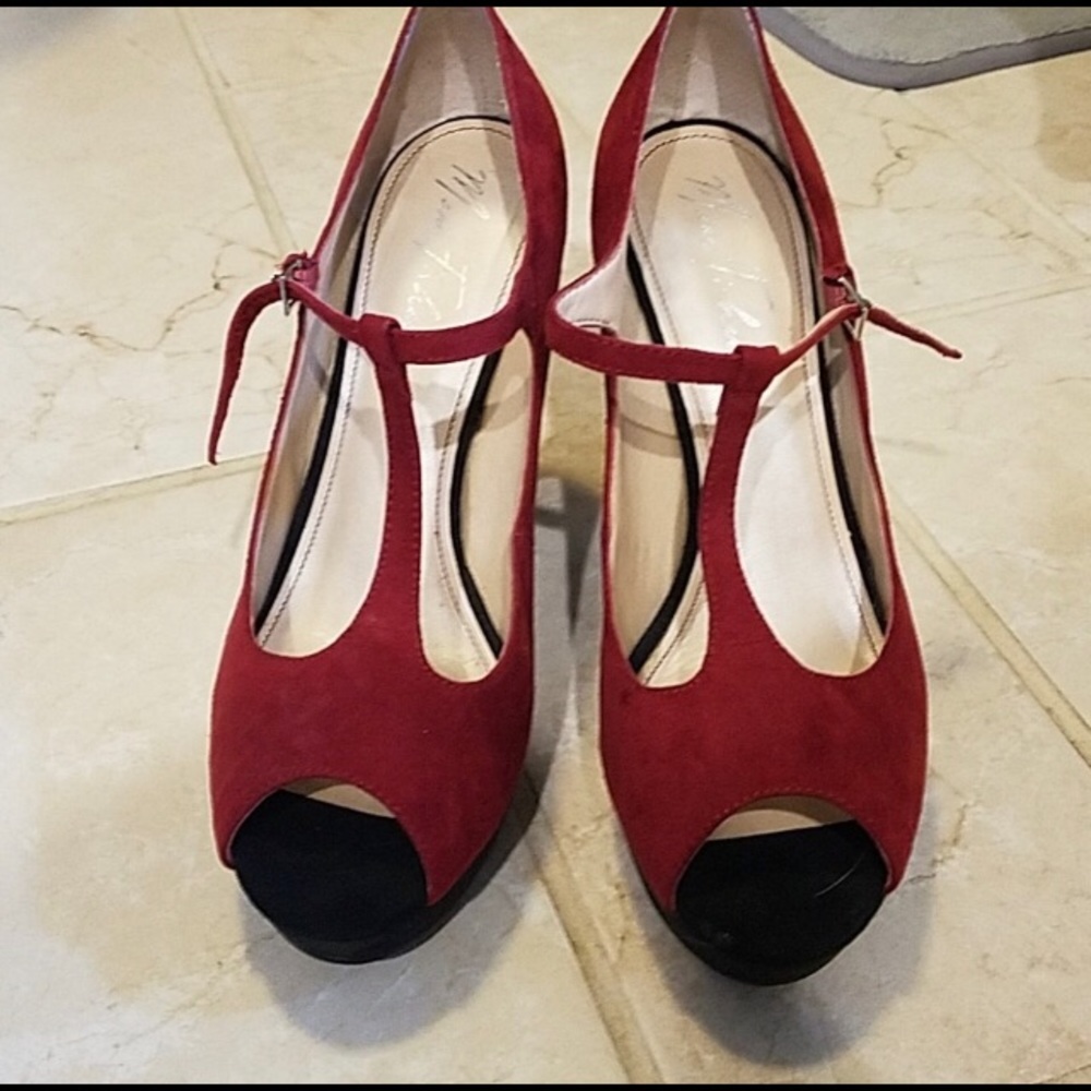 Marc Fisher Mary Jane Red pumps sz 10 NWOT